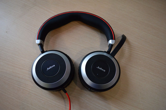 Jabra Evolve 80 MS  Stereo: Besar, Suara Bagus  