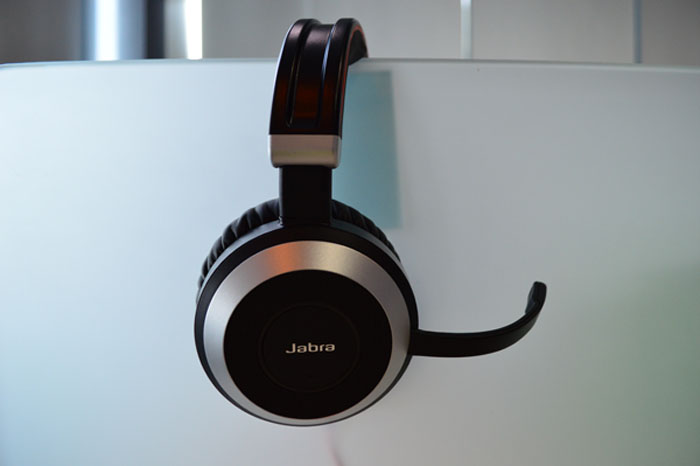 Jabra Evolve 80 MS  Stereo: Besar, Suara Bagus  