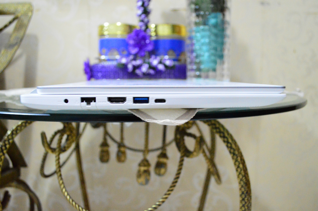 Acer Aspire v3-372T-58S3, Ringan dan Elegan