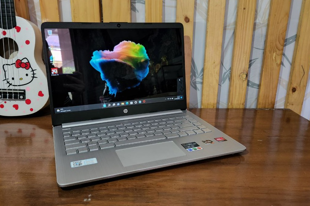 HP 14s Ryzen 7 5700U, Besar Bertenaga
