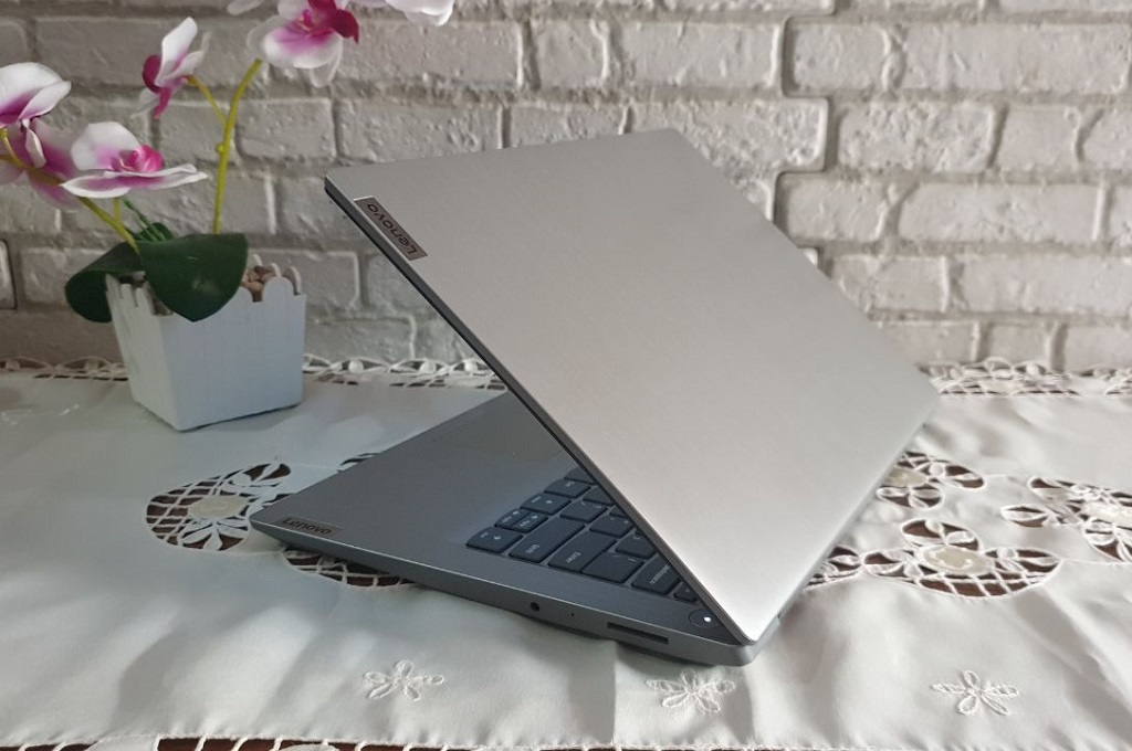 Lenovo ideapad slim 3 gray