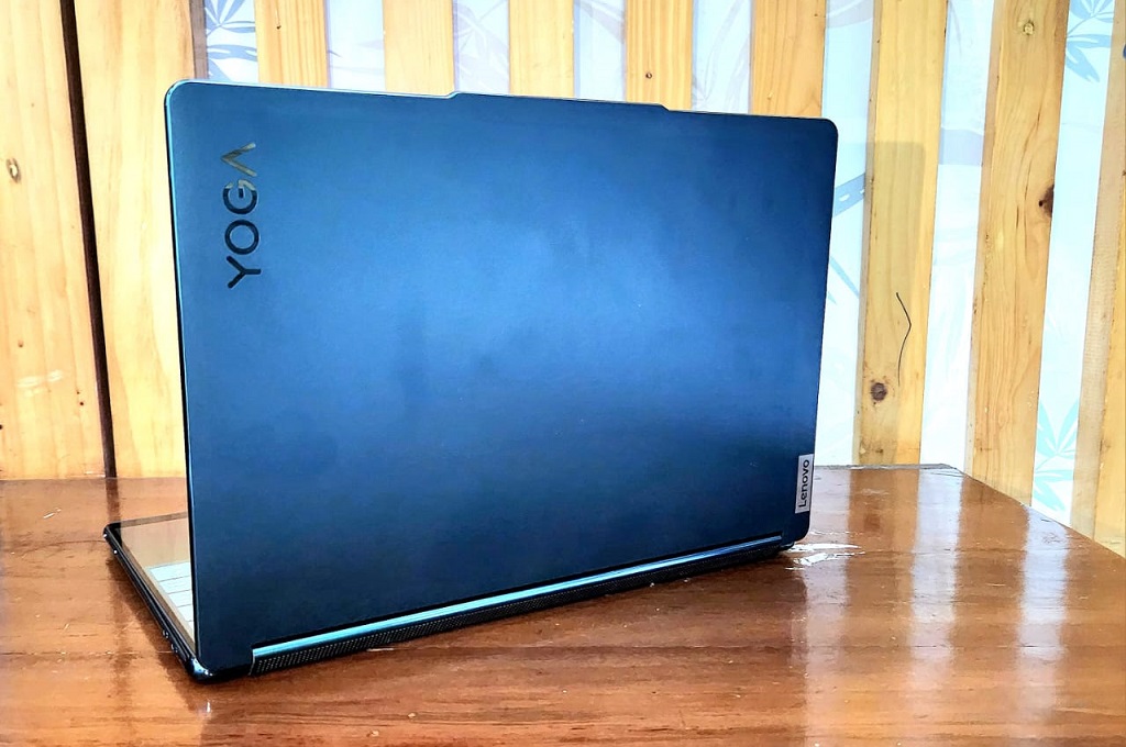 Lenovo Yoga Book 9i, Laptop Dua Layar Tanpa Keyboard