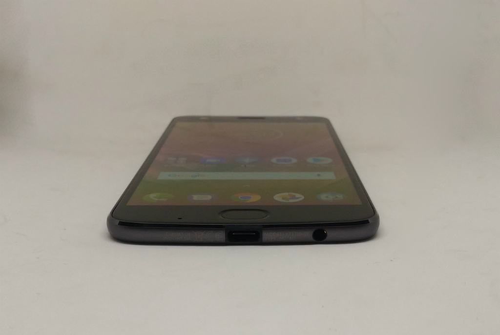 Motorola Moto Z2 Play, Kukuh dan Baterai Memuaskan