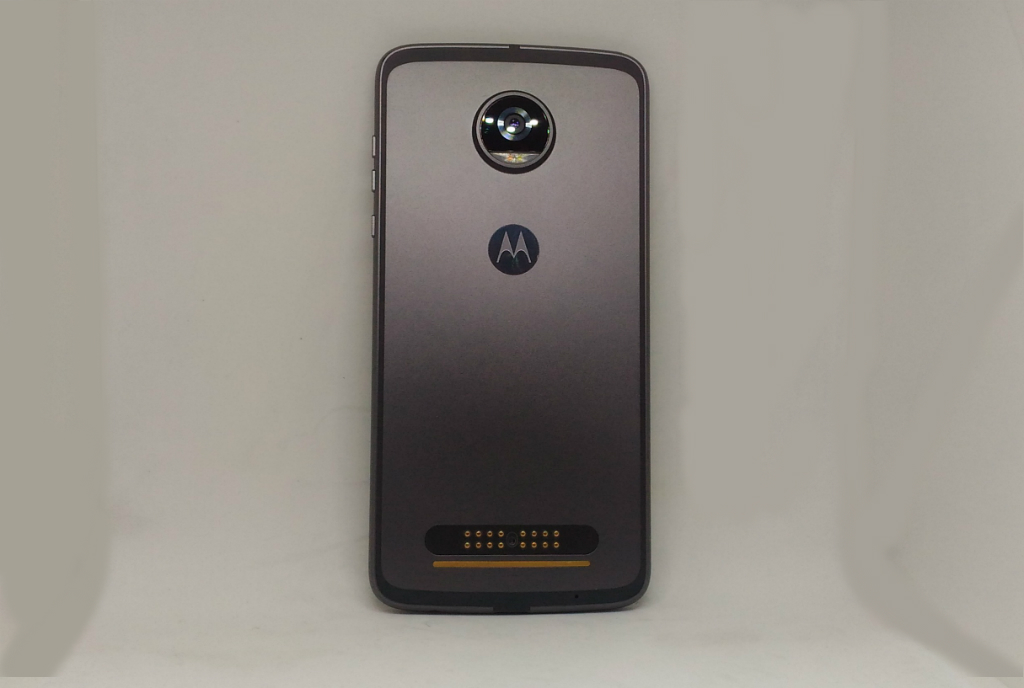 Motorola Moto Z2 Play, Kukuh dan Baterai Memuaskan