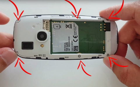Melihat Jeroan Nokia 3310 2017