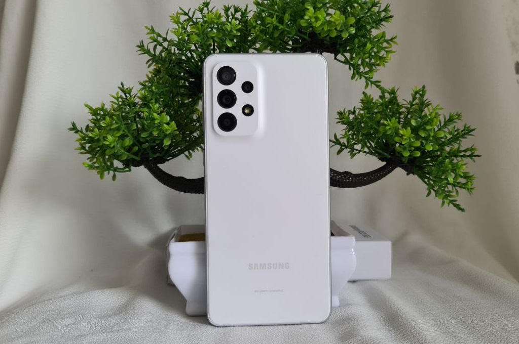 Samsung Galaxy A33 5G, Menawan meski Menengah