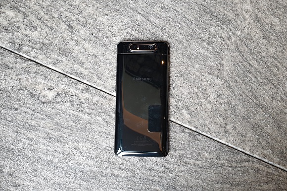 Samsung Galaxy A80, Si Ponsel Berkamera Unik