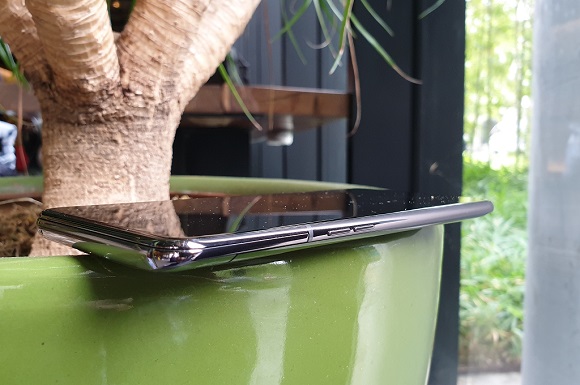 Samsung Galaxy A80, Si Ponsel Berkamera Unik