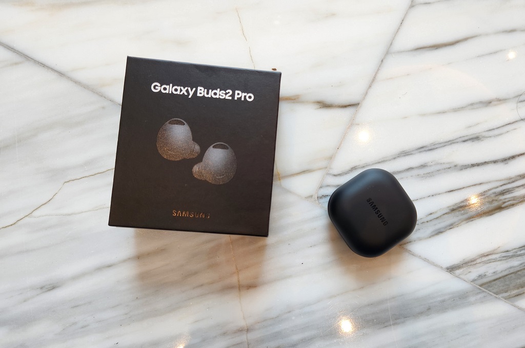 Samsung Galaxy Buds2 Pro es más cómodo en el oído