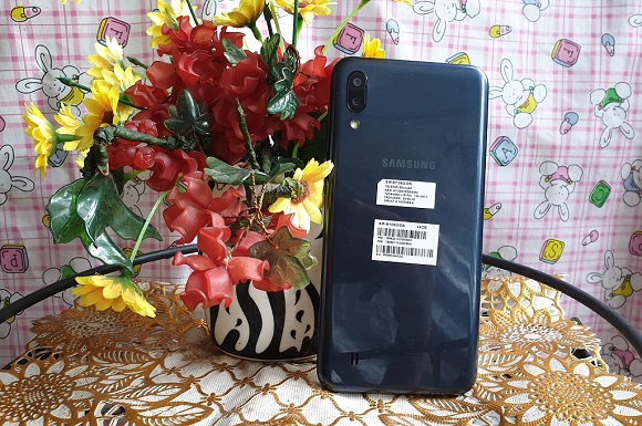 Samsung Galaxy M10, Terjangkau dengan Sentuhan High-End