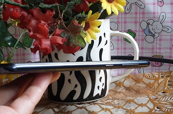 Samsung Galaxy M10, Terjangkau dengan Sentuhan High-End