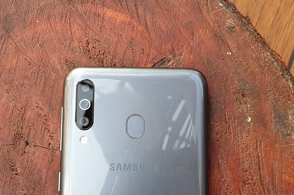 Samsung Galaxy M30, Ponsel Berbaterai Andal