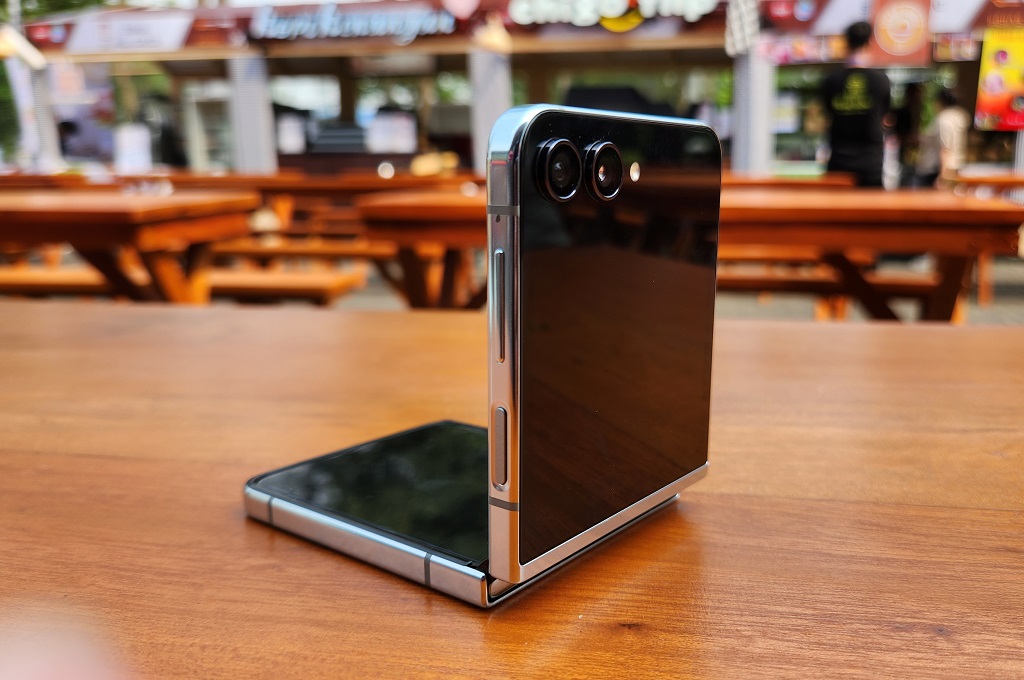Samsung Galaxy Z Flip5 Si Kecil Nan Bertenaga