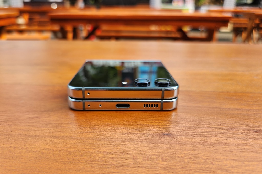 Samsung Galaxy Z Flip5 Si Kecil Nan Bertenaga