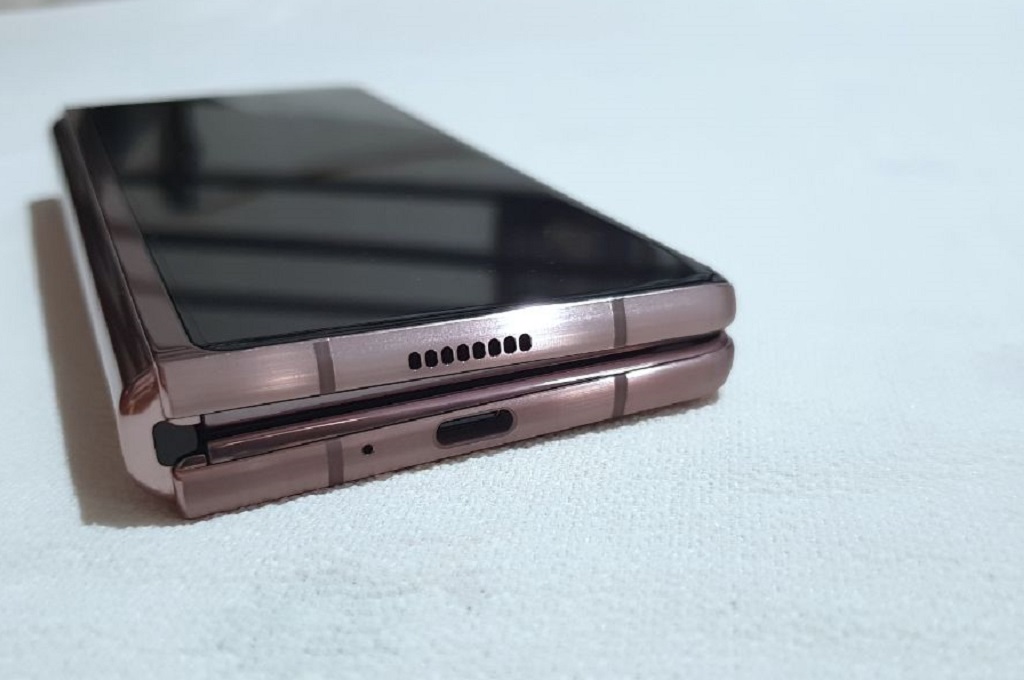 Kesan Pertama Menggenggam Samsung Galaxy Z Fold 2