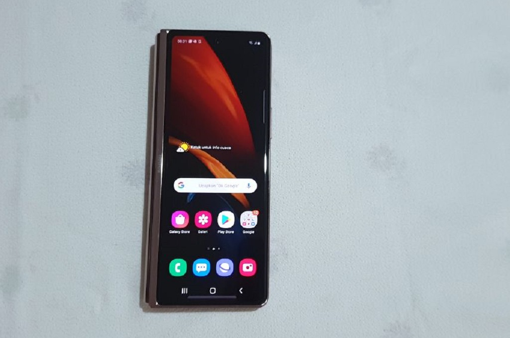 Kesan Pertama Menggenggam Samsung Galaxy Z Fold 2