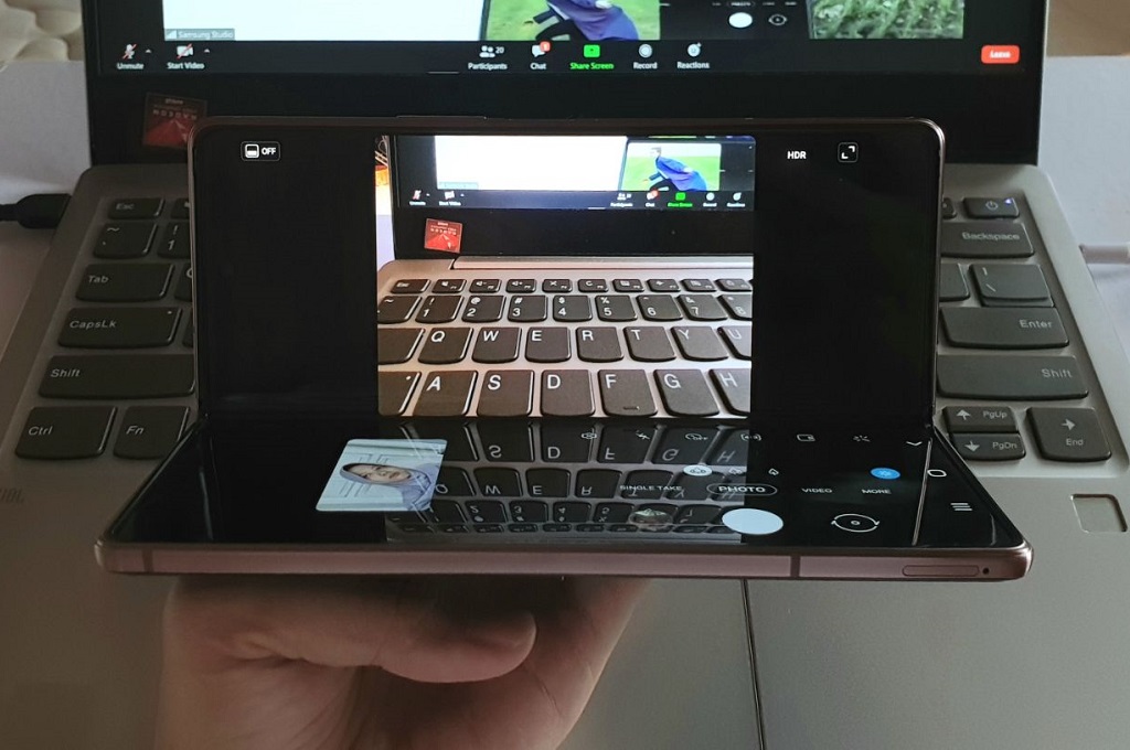 Kesan Pertama Menggenggam Samsung Galaxy Z Fold 2