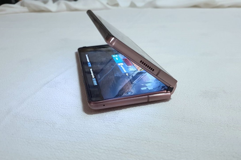 Kesan Pertama Menggenggam Samsung Galaxy Z Fold 2