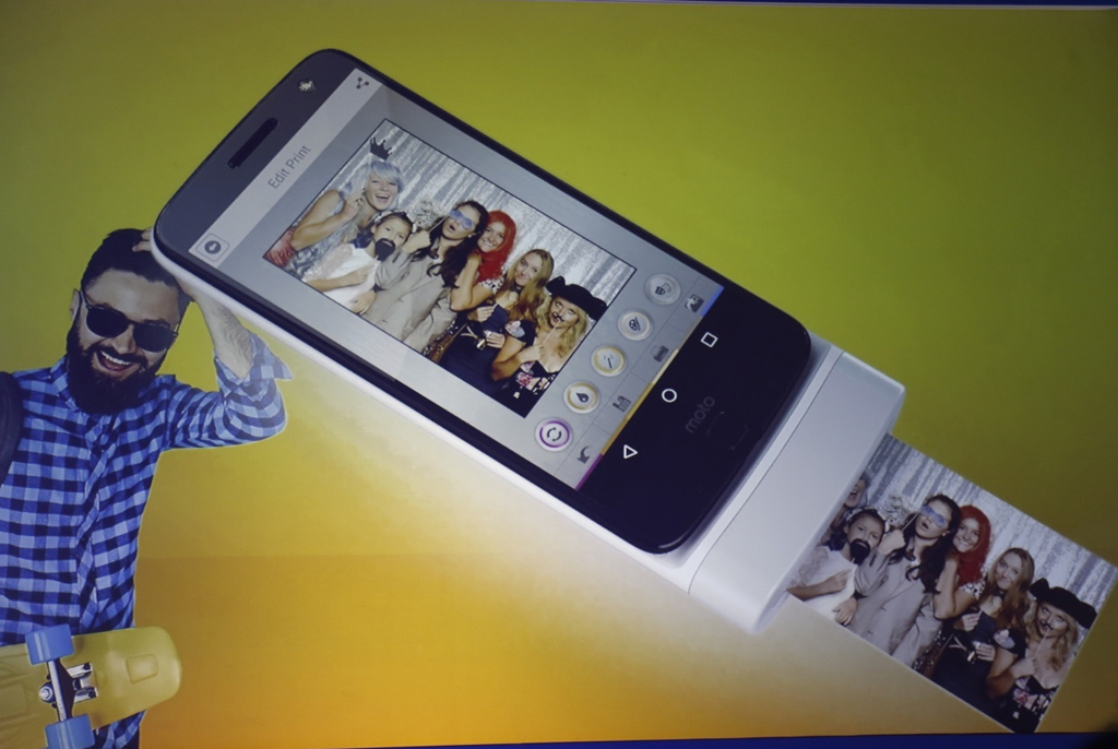 Moto Mods Baru Motorola Ubah Moto Z Jadi Gamepad