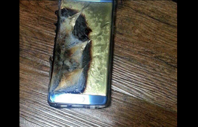 Samsung Galaxy Note 7 Meledak saat Isi Baterai