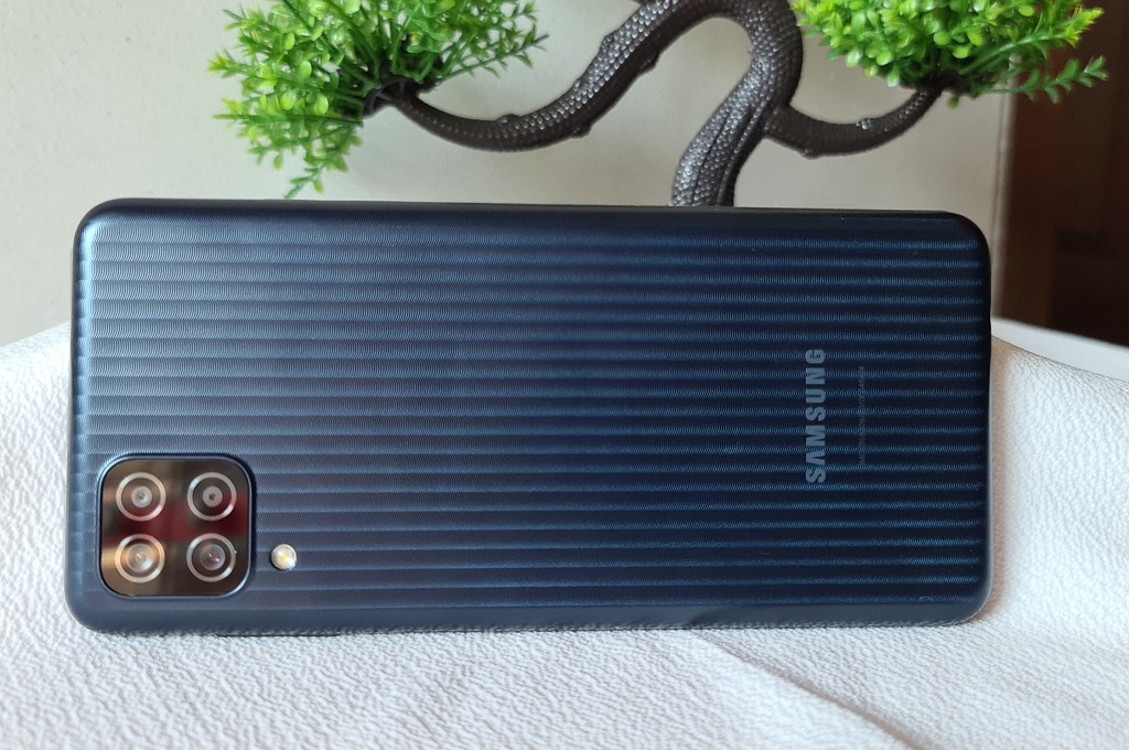 Samsung Galaxy M12, Desain Menarik di Kelasnya