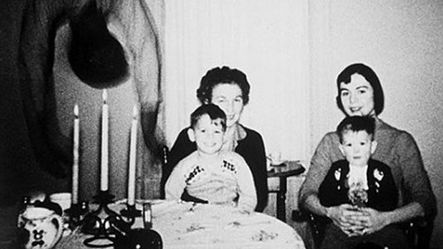 10 Foto Misterius dari Babushka Lady Sampai Kematian Elisa   