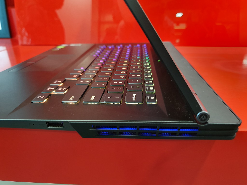 Lenovo Legion Y740 Pasang GTX 2060 dan Layar 144Hz