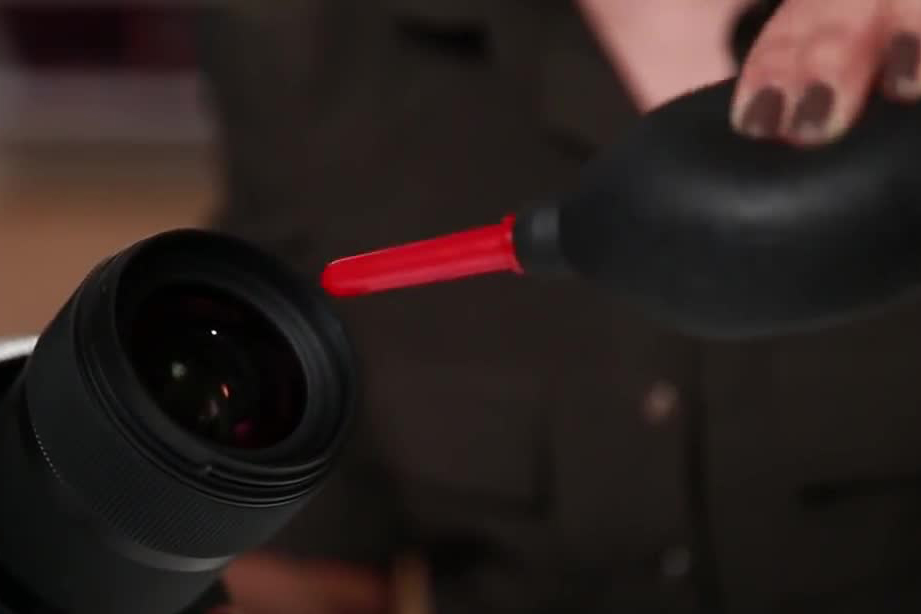 Begini Caranya Bersihkan Lensa Kamera DSLR dan Mirrorless