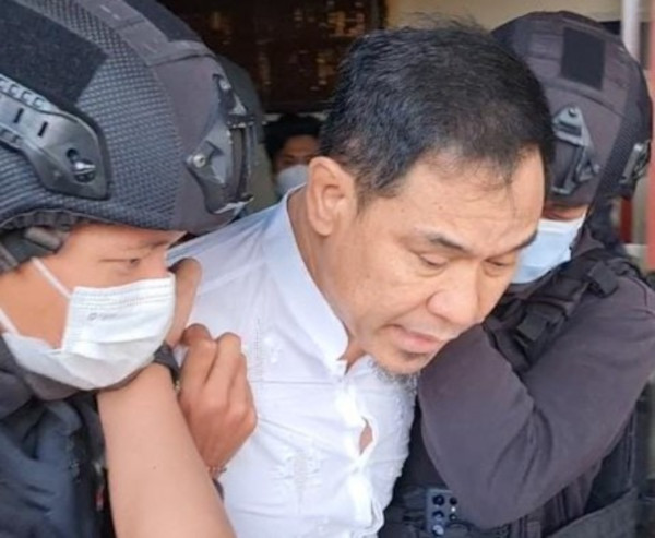 Terdakwa kasus dugaan menggerakkan orang lain untuk melakukan tindakan terorisme, Munarman. Foto MI.jpeg