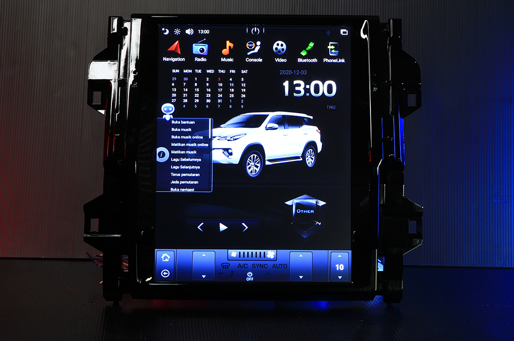 Pajero Sport & Fortuner Kini Bisa Pasang Head Unit Model Tesla