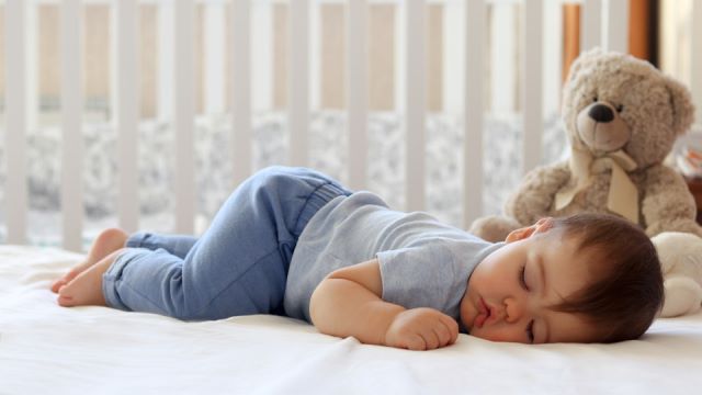 Mengapa Bayi Sering Tidur Tengkurap?