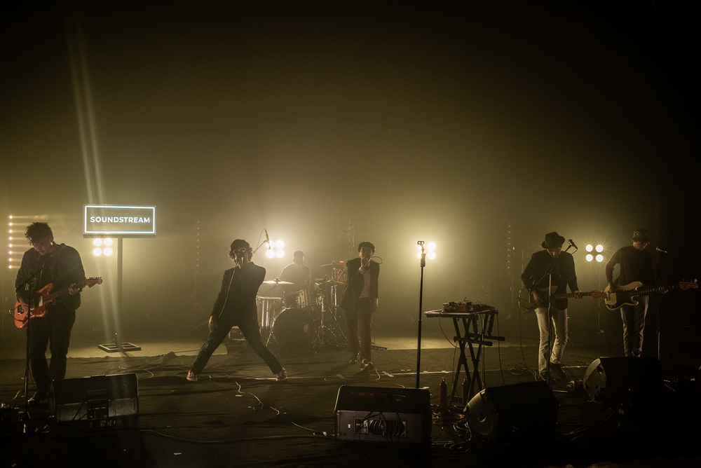 Aksi Energik Goodnight Electric dan The Brandals di Konser Soundstream 2