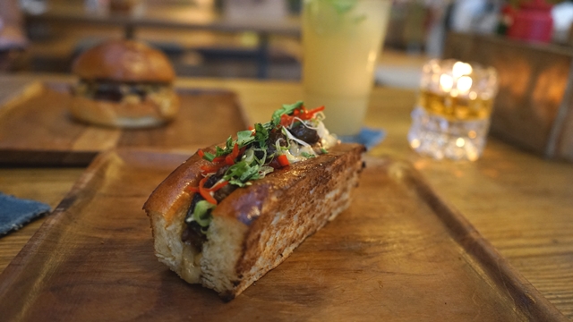 <i>Gourmet</i> <i>Burger</i> Diiringi Musik RnB dan Hip Hop ala Three Buns