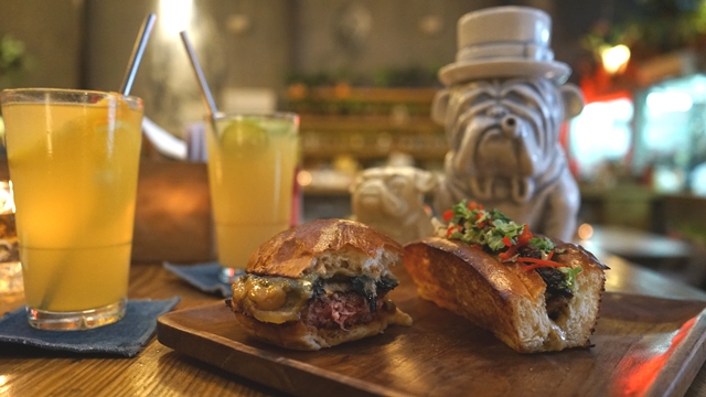 <i>Gourmet</i> <i>Burger</i> Diiringi Musik RnB dan Hip Hop ala Three Buns