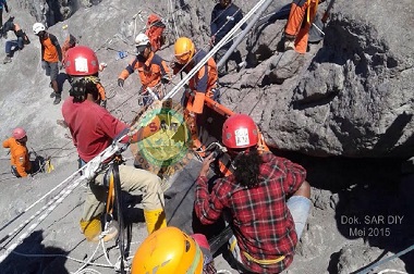 Lahar dan Gudel Taklukkan Merapi untuk Angkat Tubuh Erri 