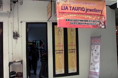 Elegan, Iriana Pilih Perhiasan Berdesain <i>Teardrop</i> untuk Pernikahan Gibran-Selvi