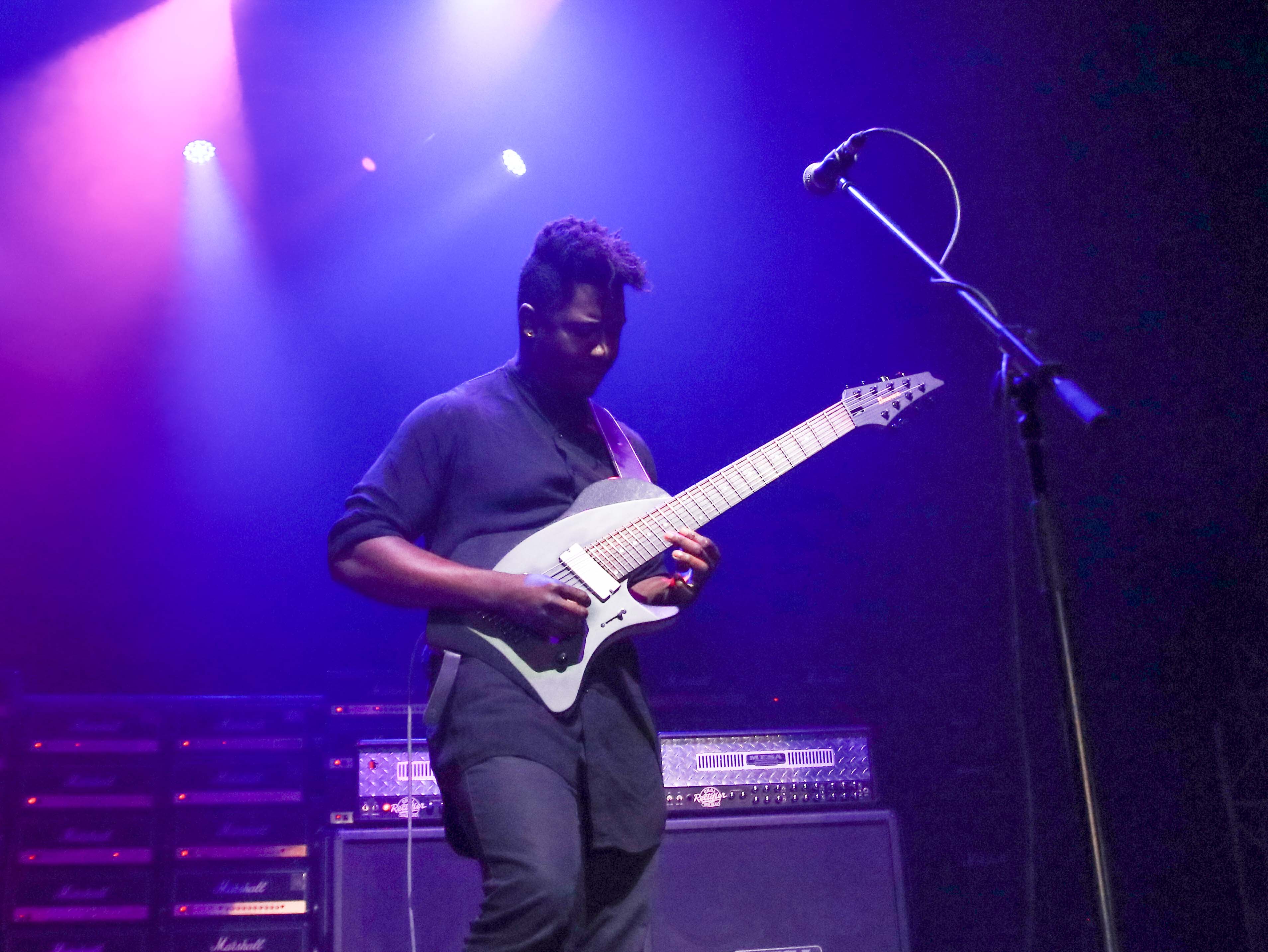 Foto-Foto Konser Lima Dewa Gitar Dunia