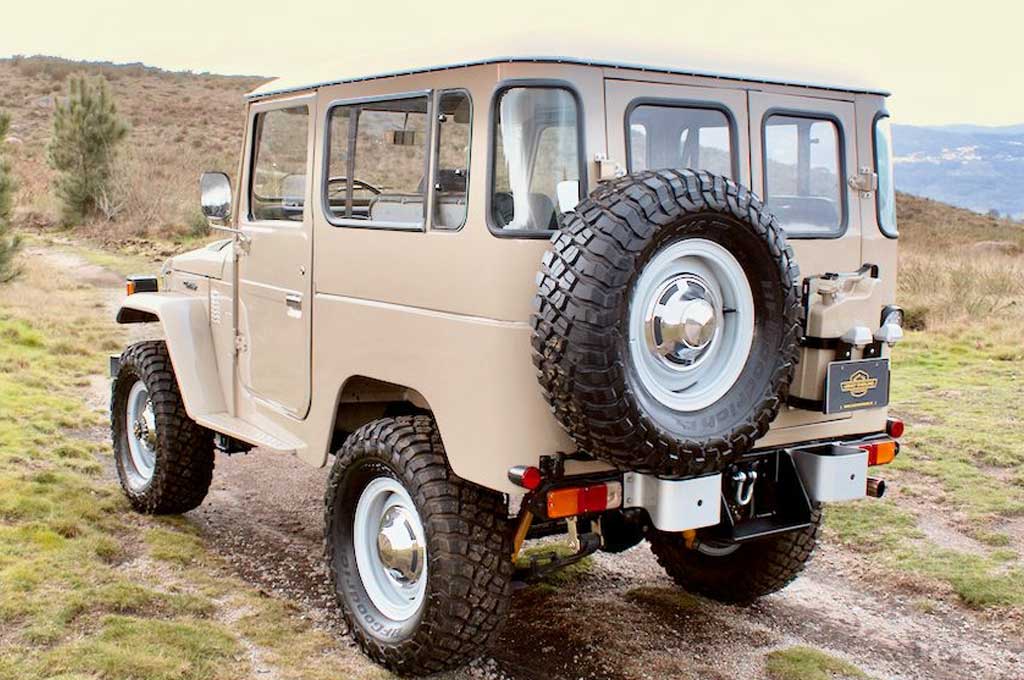 Toyota Hardtop FJ40 1982 Klasik Tema Padang Pasir