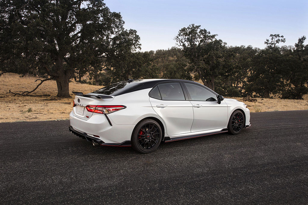 Toyota Camry TRD, Tanggalkan Kesan Elegan