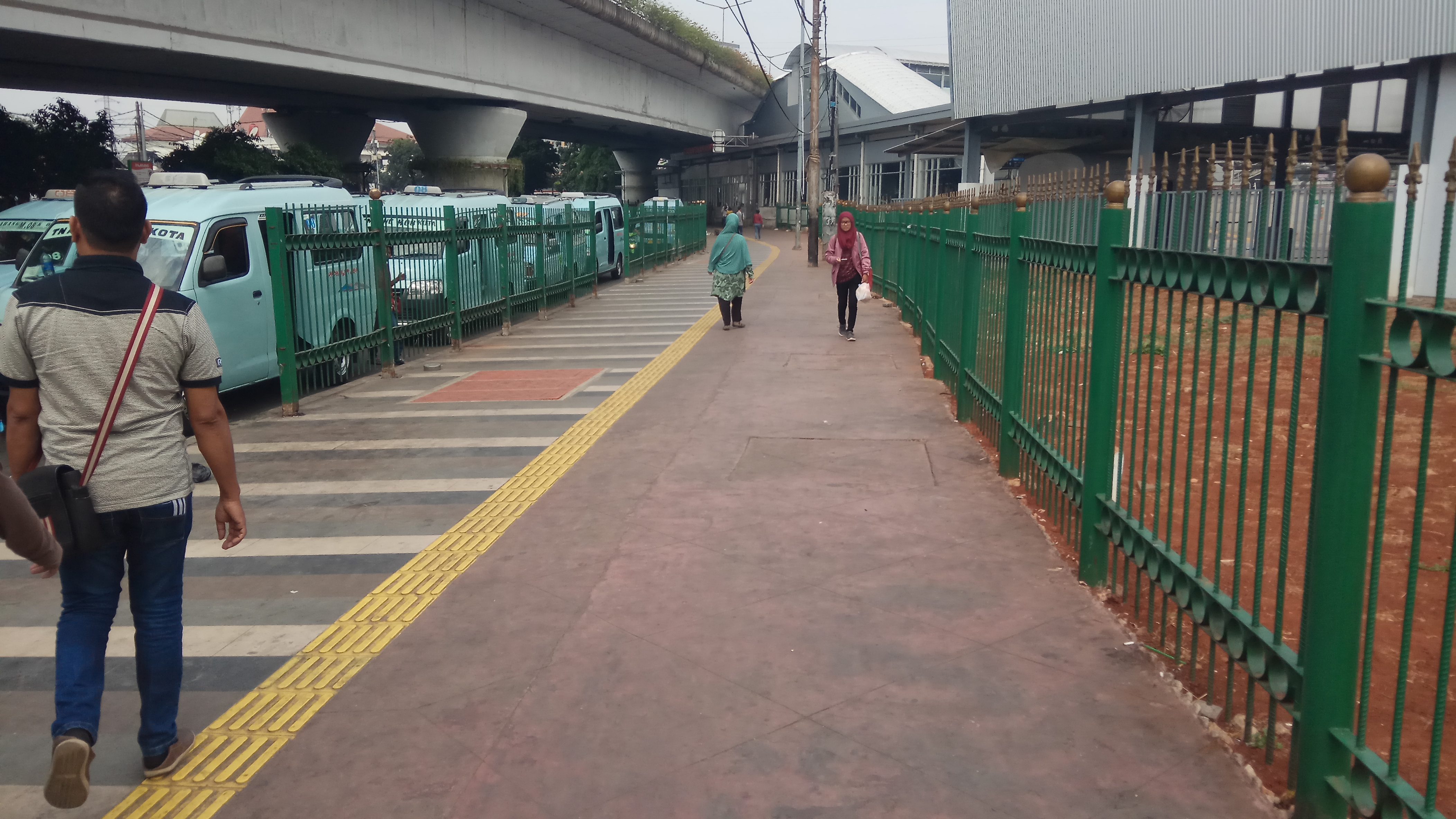 PKL Tanah Abang Kembali Kuasai Trotoar