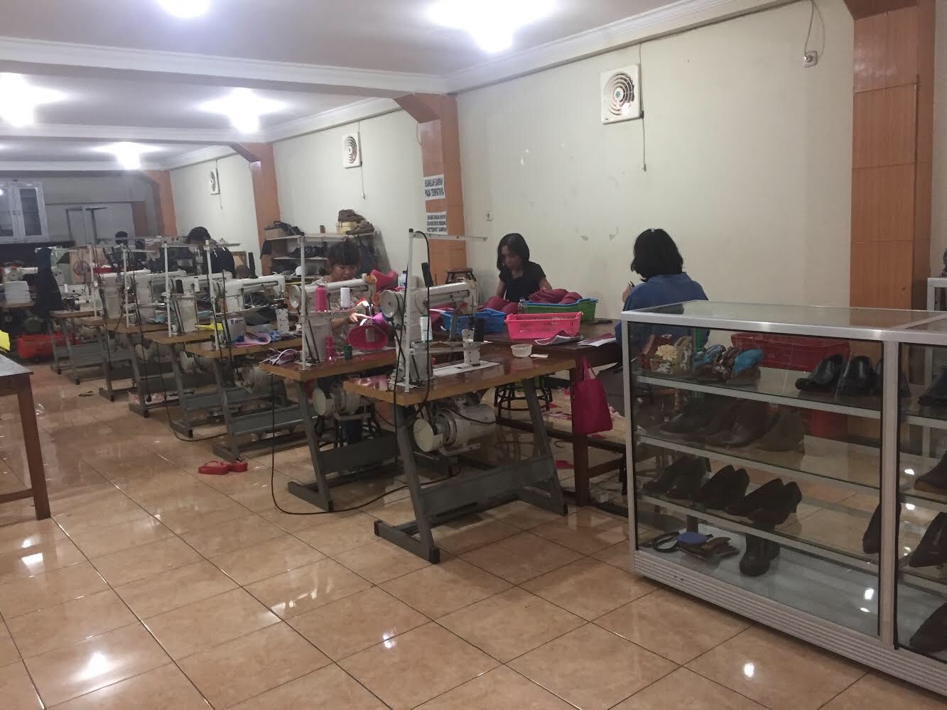 Yuni Triwijayati, Pengusaha Sandal tanpa Modal