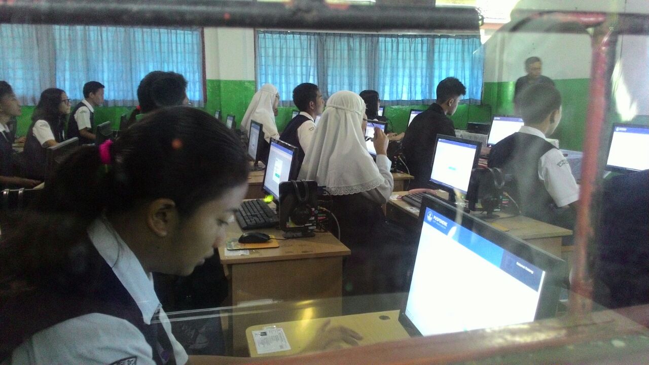 Mendikbud Tinjau UNBK di SMPN 30 Jakarta