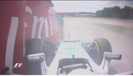 Hamilton <i>Crash</i> Hingga Tak Dapat Melanjutkan FP2