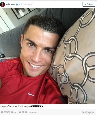 Ronaldo Ucapkan Selamat Natal Sambil Selfie