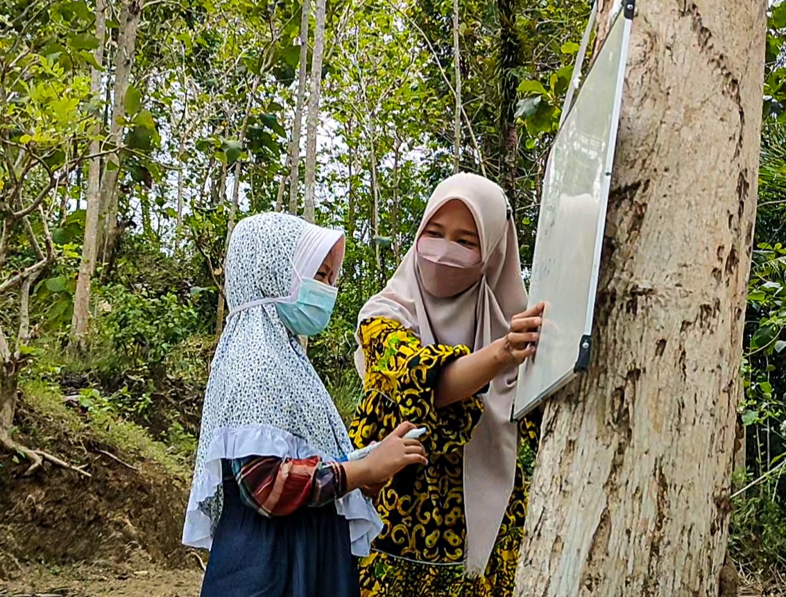 Perjuangan Pegawai Kontrak Pemkab Kulon Progo Cerdaskan Anak Desa dengan Les Gratis