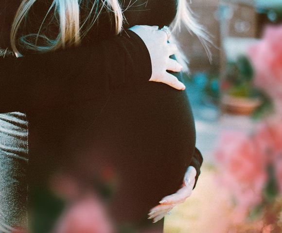 Alasan Wanita Hamil Sering Kentut