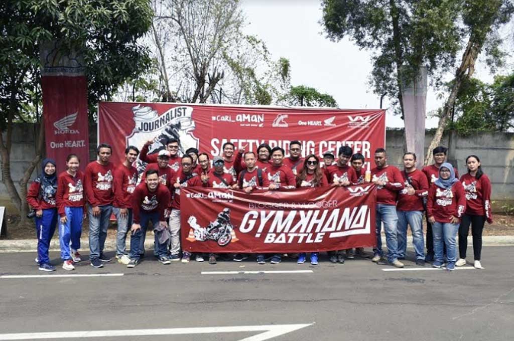 Edukasi Safety Riding Blogger dan Vlogger Lewat Gymkhana Battle