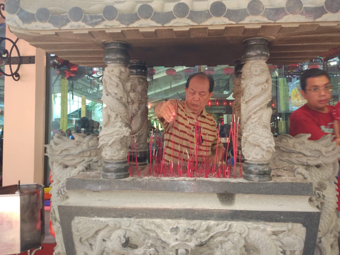 Khidmat Waisak di Vihara Ekayana