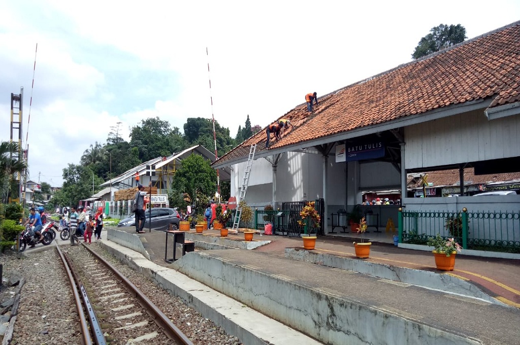 Korban Puting Beliung Jemur Kasur dekat Rel