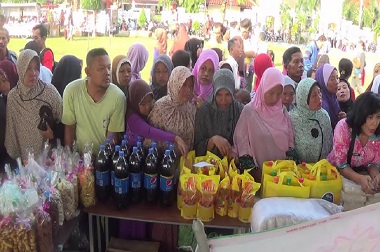 Pasar Murah Digelar, Ribuan Warga Menyerbu
